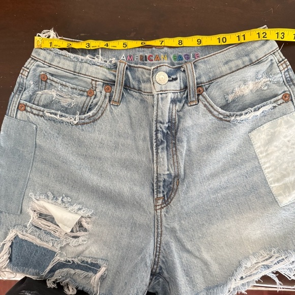 American Eagle Outfitters Light Wash distressed Denim Shorts Size 2 - Picture 7 of 8